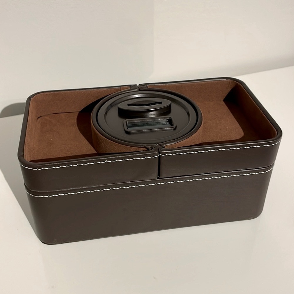BNIB Avon Ultimate Valet & Coin Counter Case